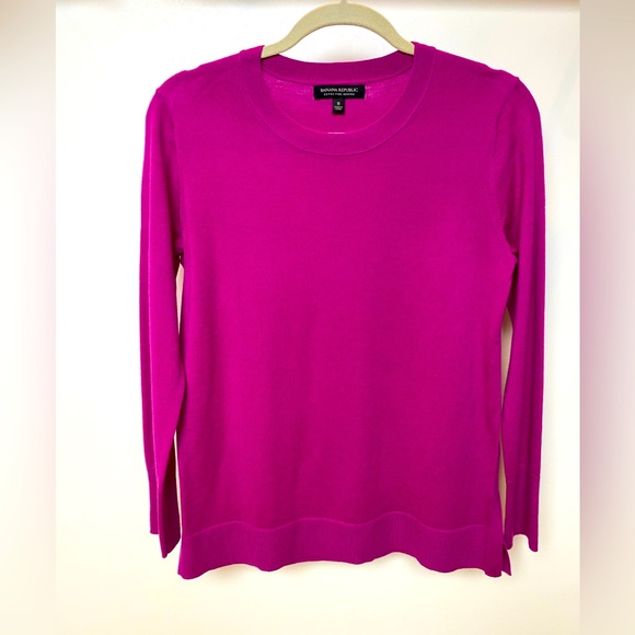 Banana Republic Extra-Fine Merino Swearer. Size Small in Purple. - Picture 1 of 9
